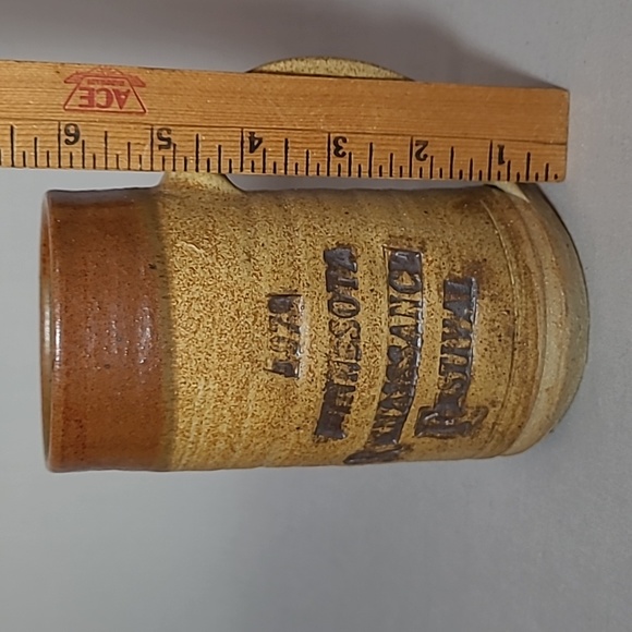 1979 Minnesota Renaissance Festival Pottery Mug Artist Signed Holmquist - Picture 6 of 6